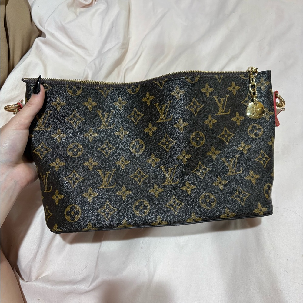 Brand new authentic Louis Vuitton Brown monogram purse.